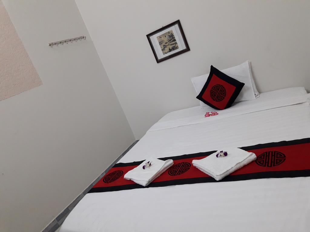 Red Ceramics Homestay Хоян Екстер'єр фото